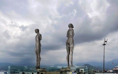 Ali & Nino Statue