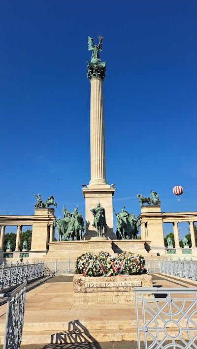Heroes' Square