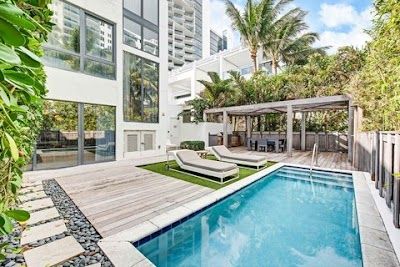W South Beach