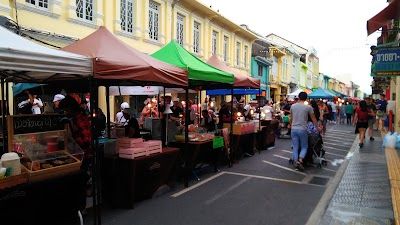 Lard Yai Market
