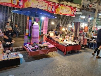 Wua Lai Walking Street Saturday Market