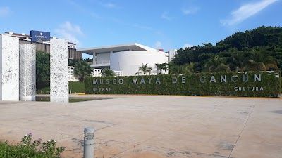 Museo Maya de Cancún y Zona Arqueológica de San Miguelito