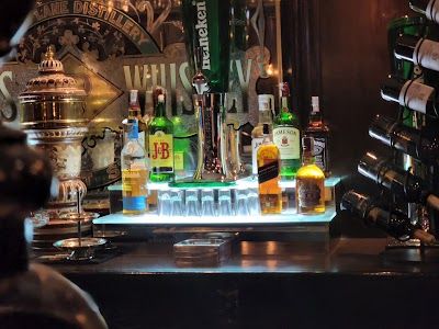 Harry's Pub