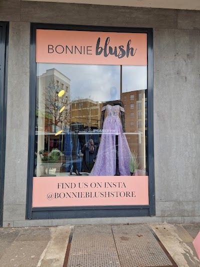 Bonnie Blush Abendkleider Beratung
